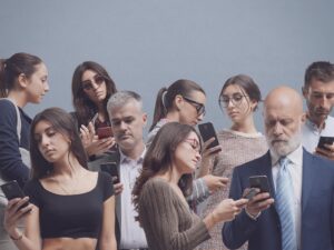 Nie mogę oderwać się od telefonu, czuję, że wiele mnie omija. Poradnia psychologiczna Warszawa
