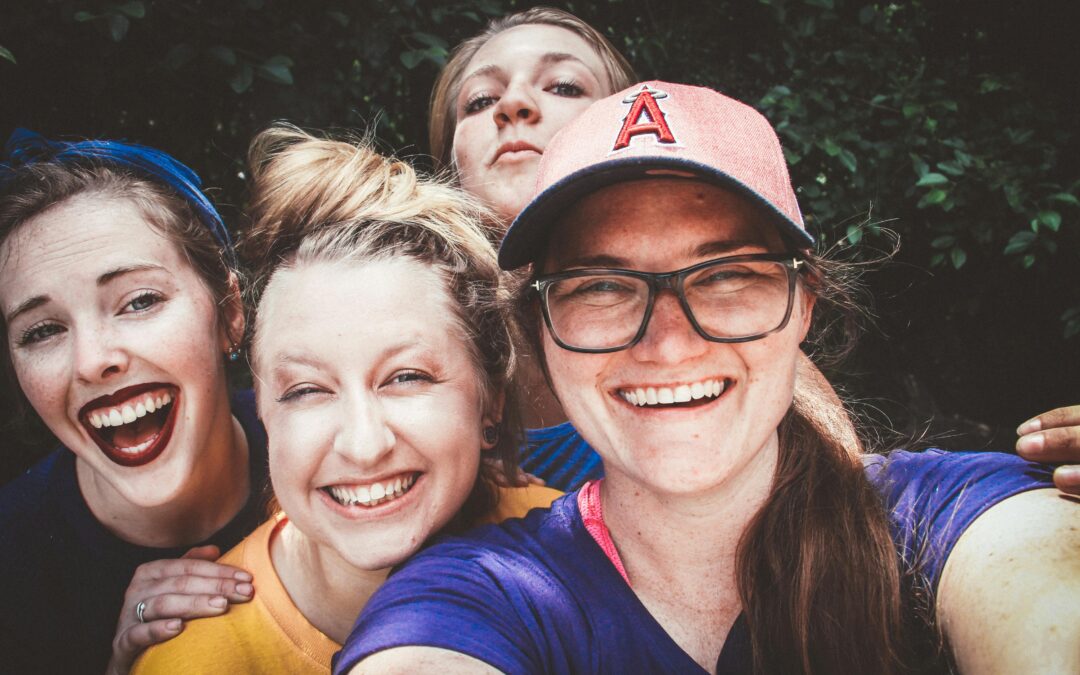 Jak pokonać wewnętrznego krytyka i zmienić negatywny głos w Twojej głowie