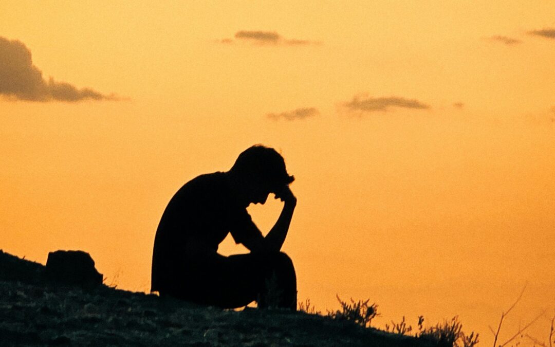 Lęk i napięcie po przeżyciu traumy – jak psychika próbuje odzyskać równowagę po doświadczeniu granicznym